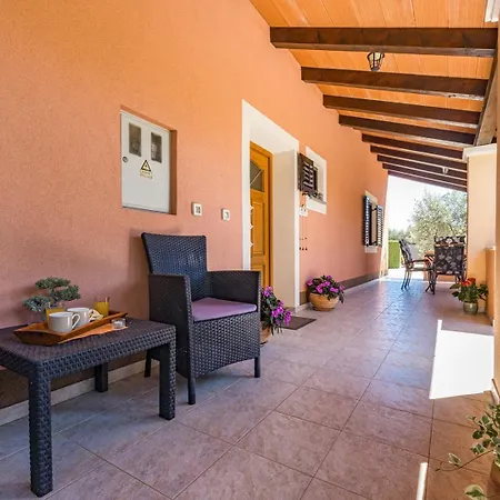 Nyaraló House Ulika