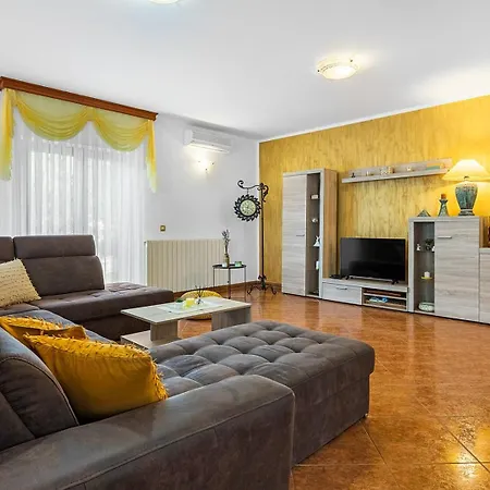 House Ulika Nyaraló